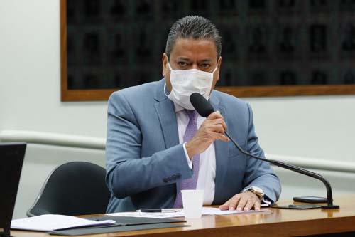 Câmara aprova crédito de R$ 10 bi para ações contra Covid-19 em estados e municípios  