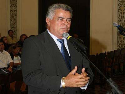 João Beltrão passa mal no casamento da filha e é internado