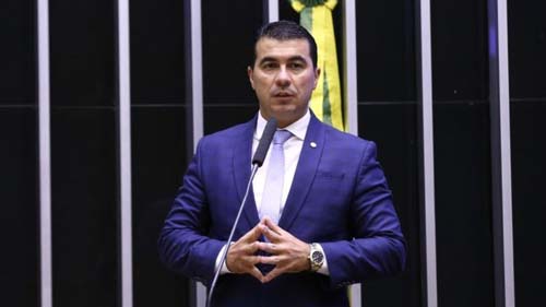 DEM avalia expulsar deputado Luís Miranda