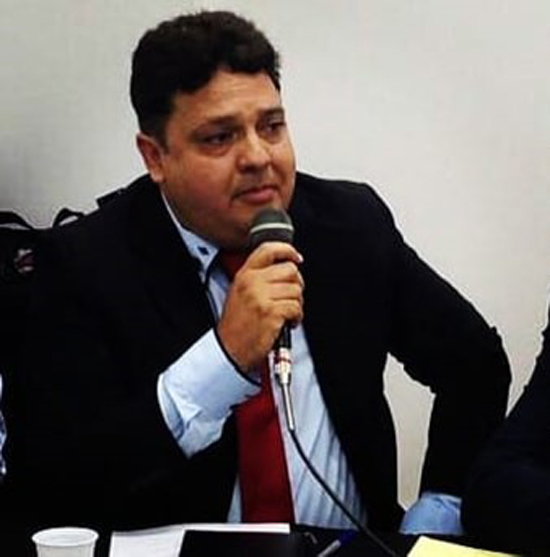 Jornalista é processado após pedir para Rodrigo Cunha “tirar a máscara”