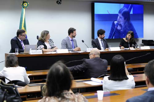 Especialistas pedem psicólogos nas escolas para garantir segurança