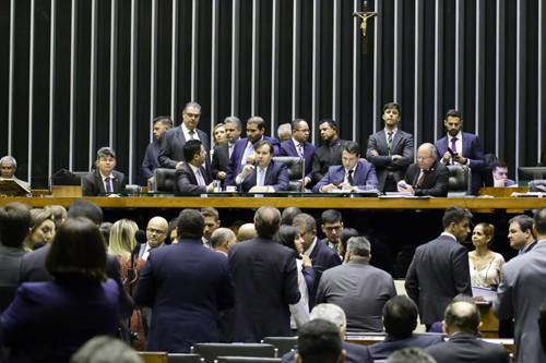 Comemoração oficial do golpe de 64 gera polêmica em Plenário