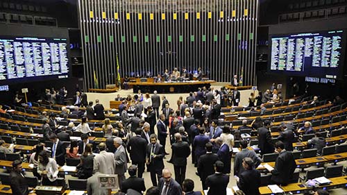 Deputados vão pagar R$ 24 mil a mais por ano se aprovarem Previdência
