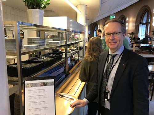 Suécia, o país onde deputados não têm assessores, dormem em quitinete e pagam pelo cafezinho