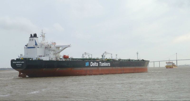 Encontrada embarcação que derrubou óleo nas praias nordestinas