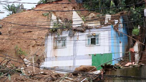 Rede comunitária com rádios ajuda a prevenir tragédias em Petrópolis