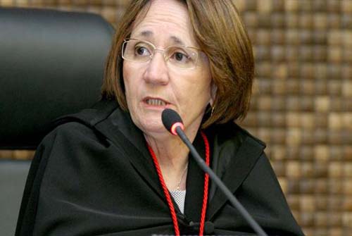 Elizabeth Carvalho: 'não sei o que segura o Dário César da Seds, mas ele tem de sair'