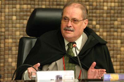 Emocionado, Estácio Gama se despede do Tribunal de Justiça antes de ser aposentar