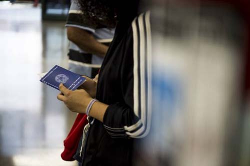 Desemprego cai para 11,9% em setembro puxado pela informalidade