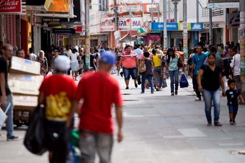 Taxa de pessoas que desistiram de buscar emprego cai em AL, mas ainda é a 2ª maior do país, diz IBGE