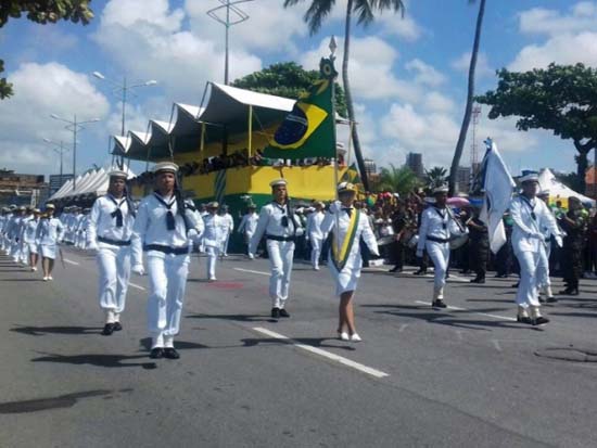 Desfile da Independência atrai olhares de aproximadamente 7 mil pessoas