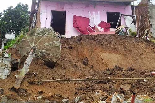 Deslizamento de barreira deixa um ferido em São José da Laje