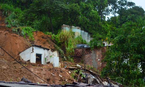 Deslizamento de terra deixa uma pessoa morta e cinco feridas em Olinda