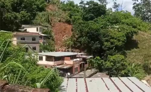 Família é encontrada morta sob escombros após temporal em cidade do RJ  