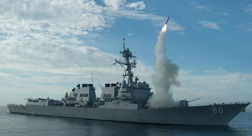 Destróier e petroleiro dos EUA atravessam estreito de Taiwan deixando China indignada