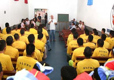 Detentos poderão descontar um dia de pena a cada 12 horas de aula