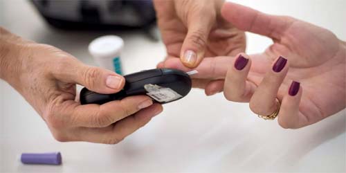 Dia Nacional do Diabetes: Cardiologista alerta para complicações cardiovasculares e importância do controle da doença através de medicamentos e hábitos saudáveis.