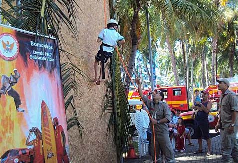 Dia do Bombeiro é comemorado com ações na Ponta Verde
