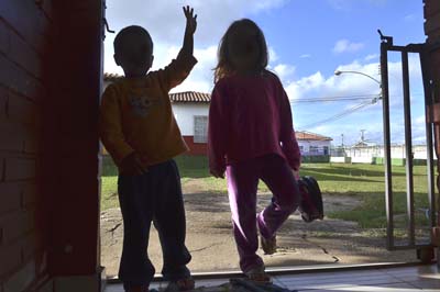 Apenas uma em cada sete crianças e adolescentes que vivem em abrigos pode ser adotada