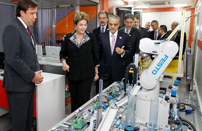 Dilma tentará manter corte de 20,2% na conta de luz em 2013