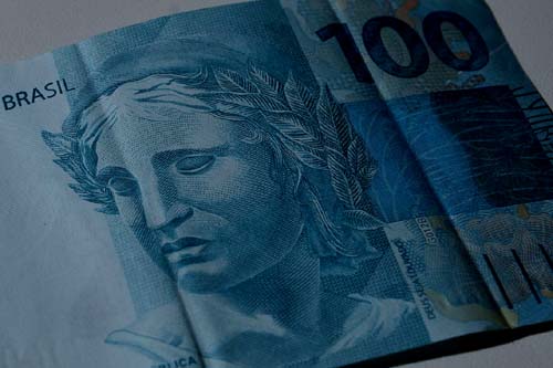 Petróleo e dólar aliviam pressão sobre contas públicas