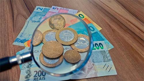 Efeito Milei ou Gestão de Lula? Real cai e moeda Argentina surpreende em 2024