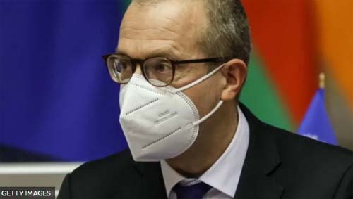 Covid: por que OMS diz que variante ômicron pode significar o fim da pandemia na Europa