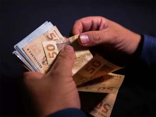Dívida pública cresce R$ 2 bi por dia e desponta como alerta para o BC decidir a Selic