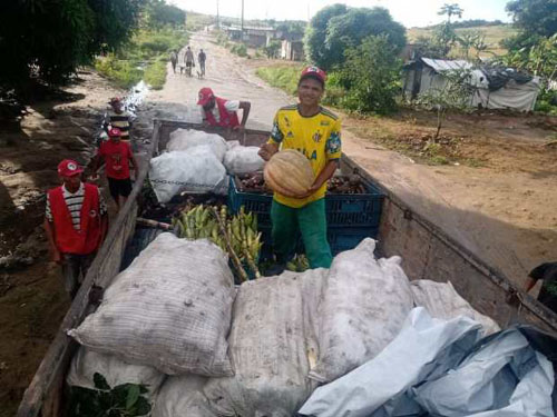 MST doa 20 toneladas de alimentos na periferia de Maceió
