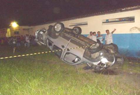 Carro capota e deixa uma vítima fatal em Rio Largo