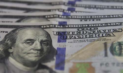 Dólar cai para R$ 4,85 e atinge menor valor do ano
