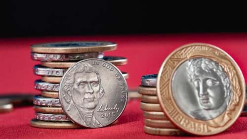 Remessas de brasileiros nos EUA caem até 90%, mas podem aliviar auge da crise no Brasil