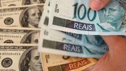 Fatura do cartão terá cotação do dólar do dia da compra