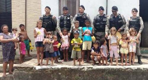 PM’s doam brinquedos para crianças carentes de Murici e União Dos Palmares