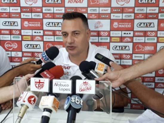 CRB faz último treino em Maceió com Doriva atento ao departamento médico