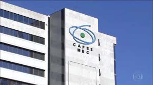 Capes corta 5.613 bolsas a partir deste mês e prevê economia de R$ 544 milhões em 4 anos