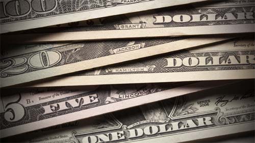 Ibovespa sobe a 124 mil pontos e dólar chega a R$ 6,18