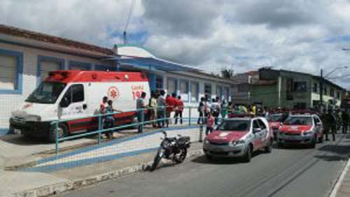 Padrasto fere enteado com golpe de enxada