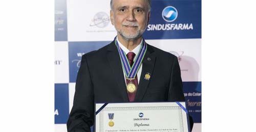 Cardiologista alagoano recebe homenagem nacional