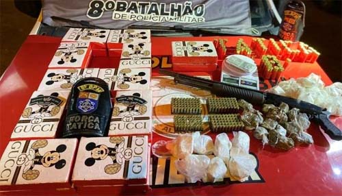 Drogas avaliadas em mais de R$ 700 mil, arma e munições são apreendidas em residência