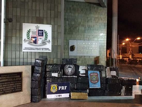 Suspeitos se passavam por turistas hospedados no Francês para negociar drogas