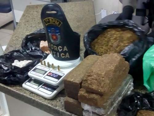 Polícia Militar apreende maconha, crack, cocaína e munições no Vergel