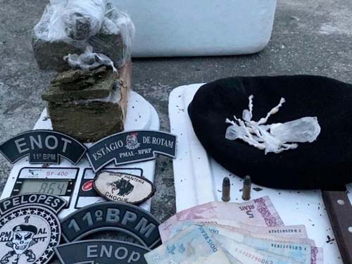 Polícia apreende quase 1 kg de maconha, crack e cocaína durante abordagem em Penedo