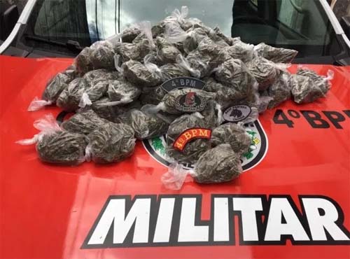 Drogas e armas de fogo são retiradas de circulação por equipes da PM