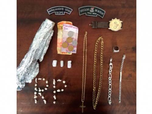 Grupo é preso com maconha, crack e dinheiro em Arapiraca