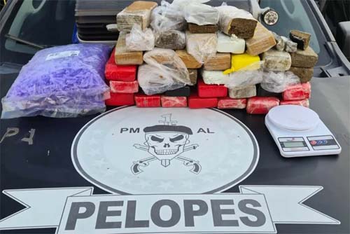 Duas pessoas são presas e 24 kg de maconha apreendidos em mala no Agreste de Alagoas