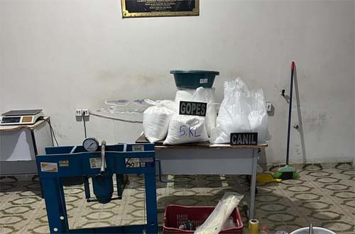 Operação policial desmonta refinaria ilegal e apreende mais de 50 kg de cocaína em Arapiraca