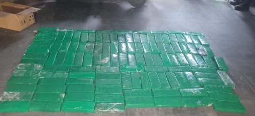 Polícia Militar apreende 100 quilos de maconha em bagageiro de ônibus na Bahia