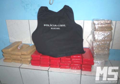 Polícia apreende 50 kg de maconha paraguaia que seria entregue em Maceió 