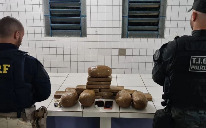 Duas pessoas são presas com 17 kg de maconha durante operação na BR-104
